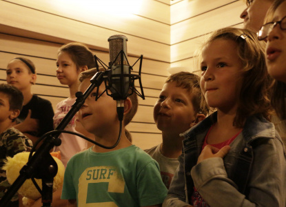 Децата с увреден слух на посещение в RockSchool
