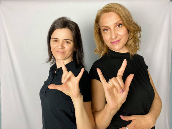 Обучение по жестов език (снимка)